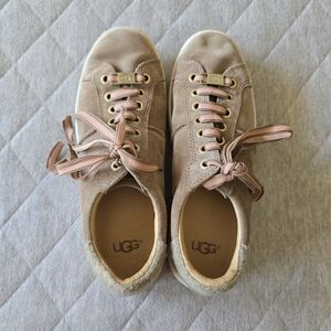 UGG Milo Leather Suede Low Top Sneaker Women's Size 6